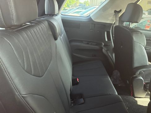 Used 2023 Hyundai Palisade Limited FWD image 15