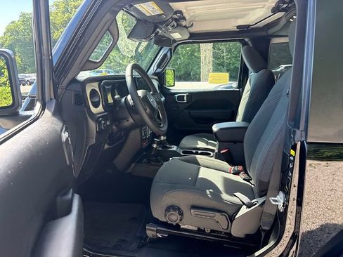 Used 2025 Jeep Wrangler Sport AWD/4WD image 26