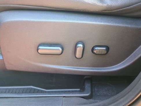 Used 2015 Ford Escape Titanium w/ Canadian Touring Package image 16