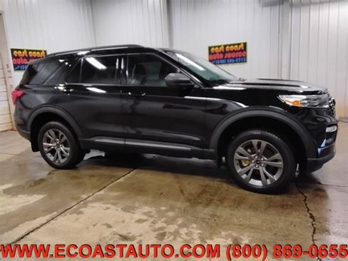 Used 2021 Ford Explorer XLT w/ Equipment Group 202A image 2