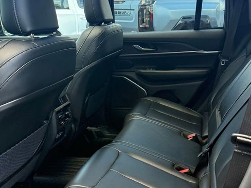 Used 2025 Jeep Grand Cherokee Limited 4xe AWD/4WD image 24