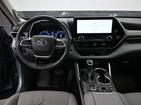 Used 2023 Toyota Highlander Limited AWD/4WD image 11