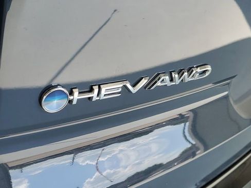 Used 2025 Toyota Crown Signia w/ Advanced Technology Package image 8