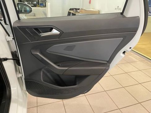 Certified 2025 Volkswagen Jetta SE FWD image 17