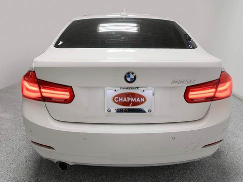 Used 2017 BMW 320i Sedan RWD image 4