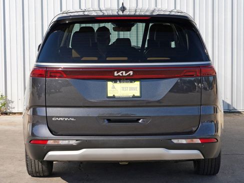 Used 2024 Kia Carnival EX image 48