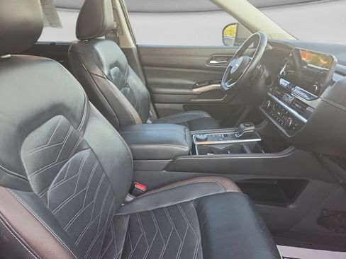 Used 2023 Nissan Pathfinder Platinum AWD/4WD image 41
