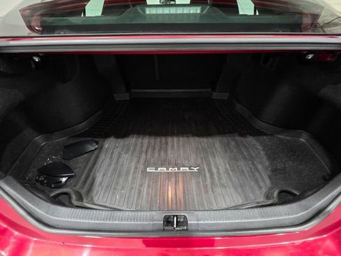 Used 2018 Toyota Camry SE image 21