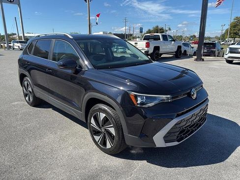 New 2025 Volkswagen Taos SE image 8