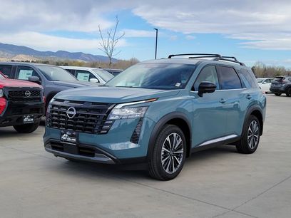 New 2026 Nissan Pathfinder Platinum w/ Cargo Package