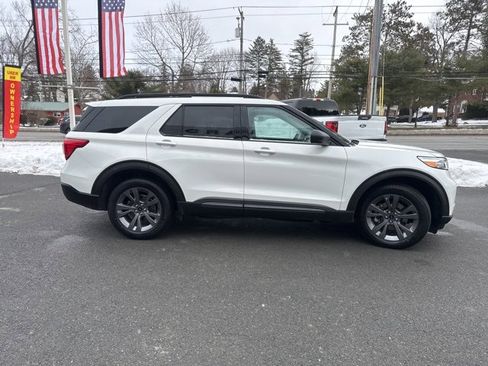 Used 2021 Ford Explorer XLT w/ Equipment Group 202A image 5