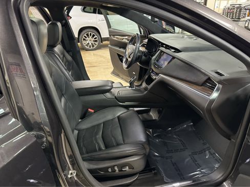 Used 2017 Cadillac XT5 Platinum AWD/4WD image 11