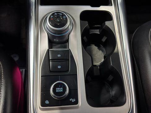 Used 2022 Ford Explorer XLT w/ Equipment Group 202A AWD/4WD image 31