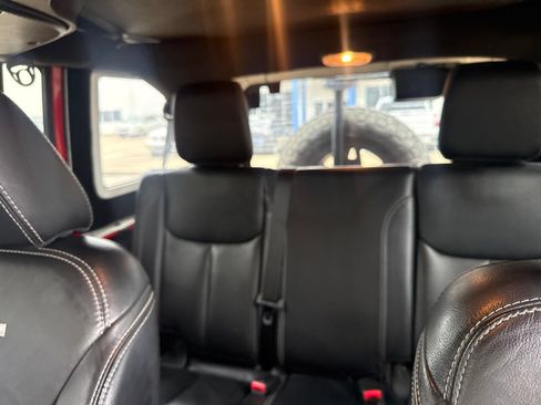 Used 2015 Jeep Wrangler Unlimited Rubicon AWD/4WD image 10