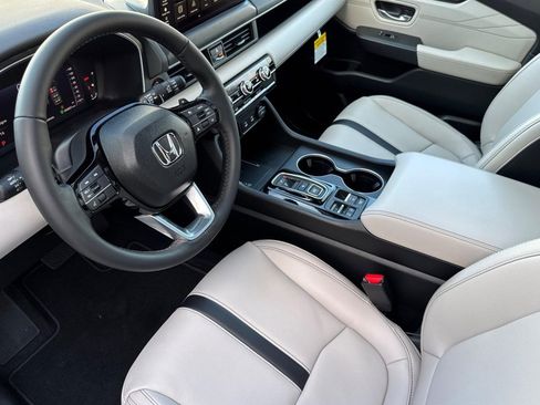 New 2026 Honda Pilot Touring image 4