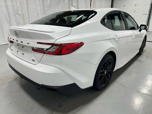 Used 2025 Toyota Camry SE image 7