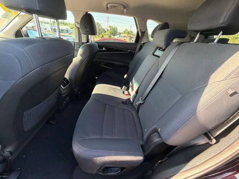 Used 2019 Kia Sorento LX image 13
