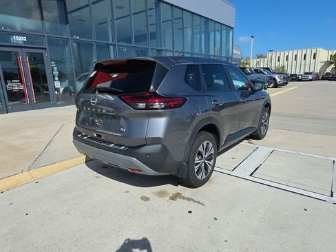 Used 2022 Nissan Rogue SV image 4