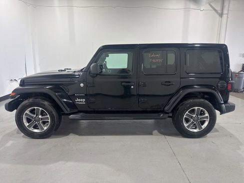 Used 2019 Jeep Wrangler Unlimited Sahara w/ Uconnect 4C Nav & Sound Group AWD/4WD image 4