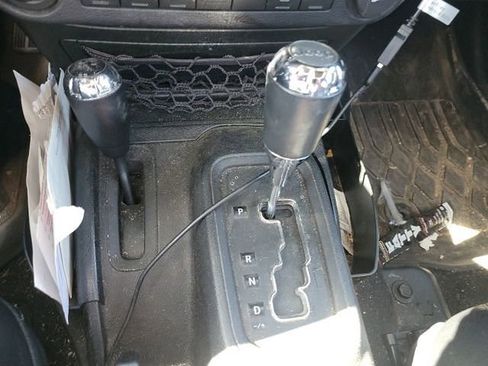 Used 2016 Jeep Wrangler Unlimited Rubicon w/ Dual Top Group AWD/4WD image 27