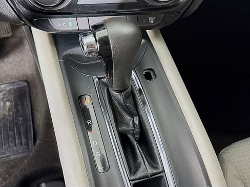 Used 2020 Honda HR-V LX image 19