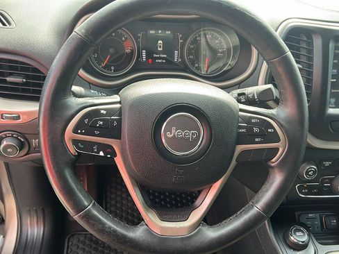 Used 2016 Jeep Cherokee Latitude w/ Comfort/Convenience Group AWD/4WD image 16