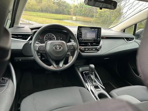 Used 2020 Toyota Corolla LE image 12