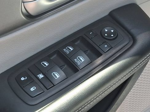 Used 2023 Chrysler Pacifica Touring-L FWD image 26