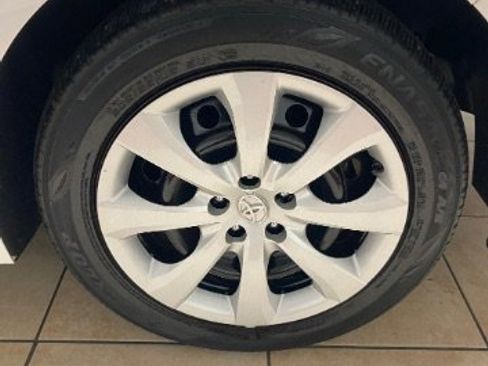 Used 2021 Toyota Corolla LE image 33