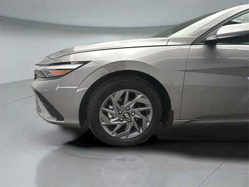 Certified 2024 Hyundai Elantra Blue image 5