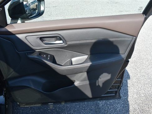Used 2023 Nissan Rogue SV w/ SV Premium B Package AWD/4WD image 30