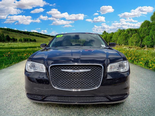 Used 2015 Chrysler 300 Limited RWD image 8