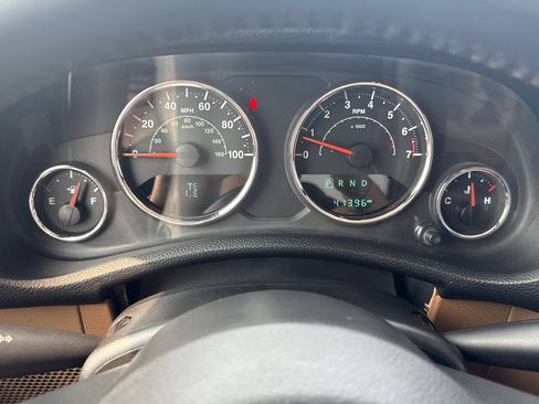 Used 2017 Jeep Wrangler Sahara w/ Connectivity Group AWD/4WD image 15