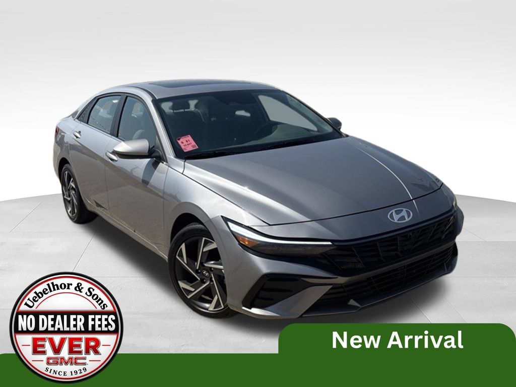 Used 2025 Hyundai Elantra SEL FWD image 3