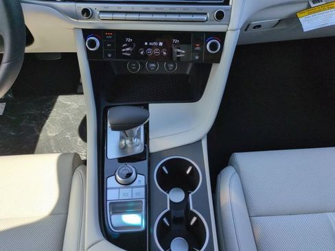 Certified 2025 Genesis G70 2.5T RWD image 22