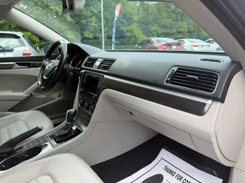 Used 2016 Volkswagen Passat 3.6 SEL Premium FWD image 16