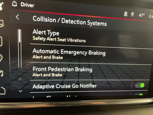 Used 2024 GMC Yukon XL Denali w/ Advanced Technology Package AWD/4WD image 10