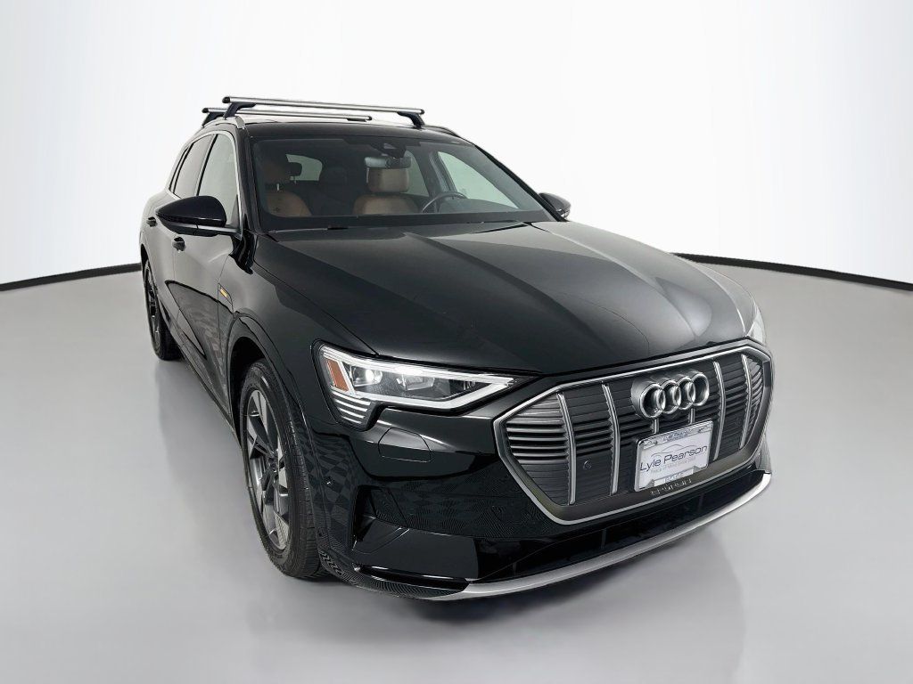 Used 2022 Audi e-tron Premium Plus AWD/4WD image 7