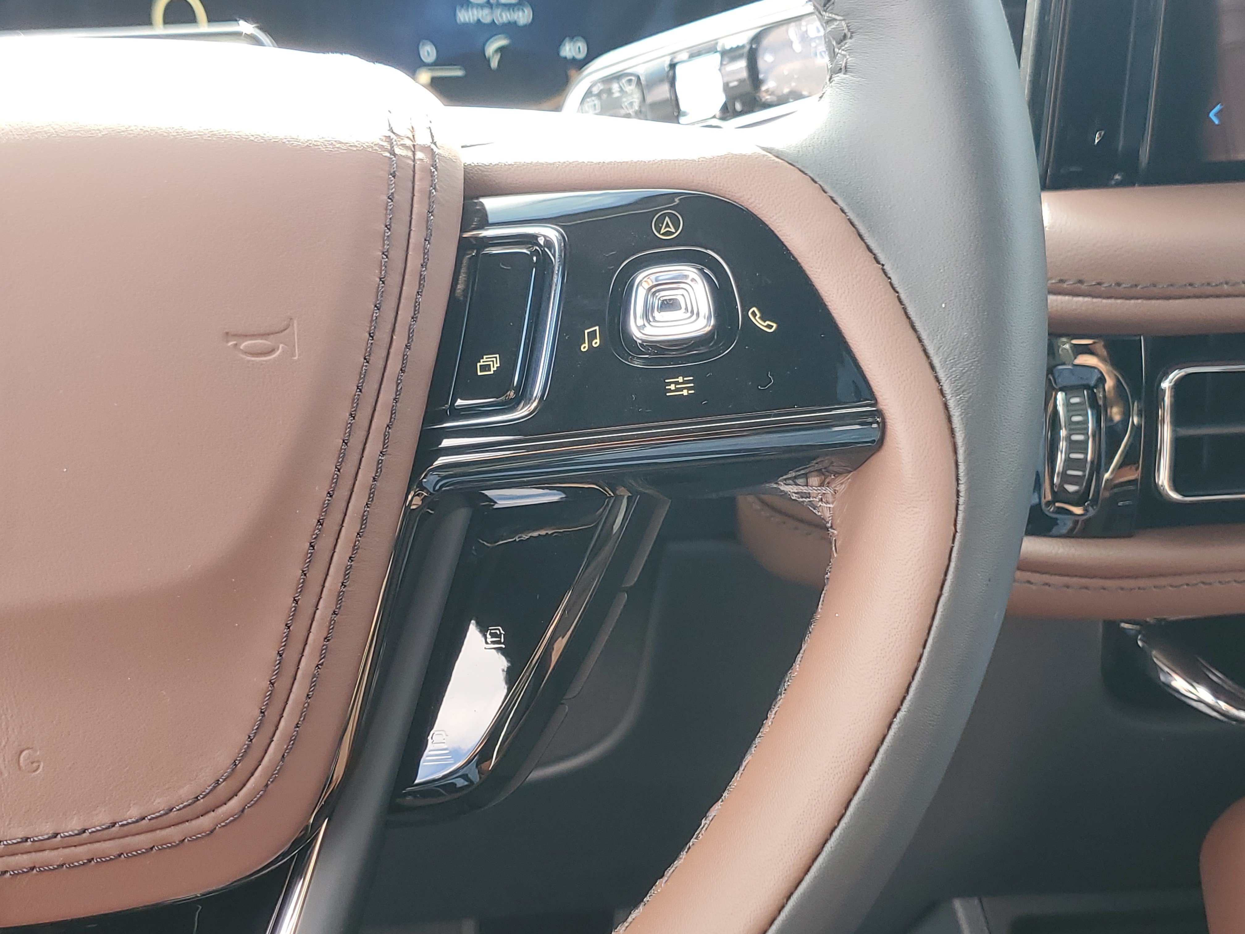 New 2026 Lincoln Aviator Reserve w/ Jet Appearance Package AWD/4WD image 17