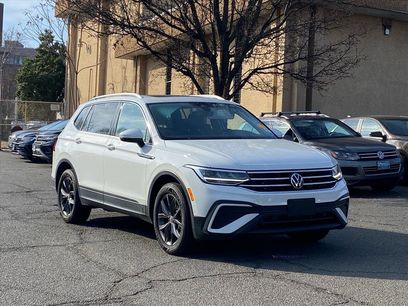 Used 2022 Volkswagen Tiguan SE w/ Panoramic Sunroof Package