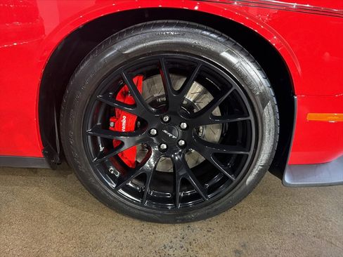 Used 2015 Dodge Challenger SRT Hellcat image 2