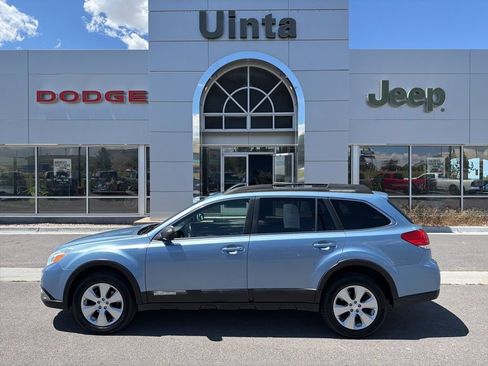 Used 2011 Subaru Outback 2.5i Limited AWD/4WD image 3
