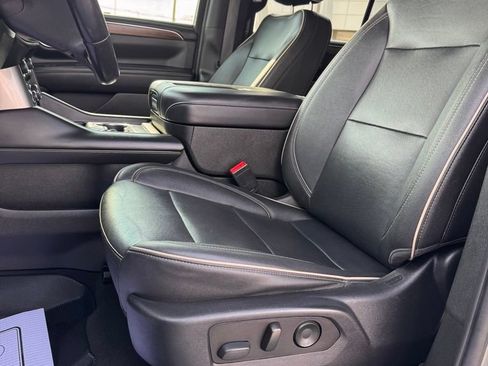 Used 2022 Chevrolet Tahoe Premier AWD/4WD image 11