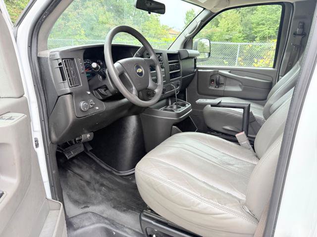 Used 2015 Chevrolet Express 2500 RWD image 23