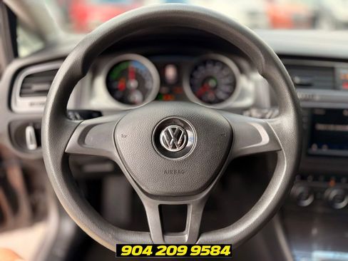 Used 2016 Volkswagen e-Golf SE FWD image 17