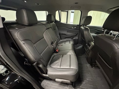 Used 2023 GMC Acadia SLT w/ Elevation Edition image 20