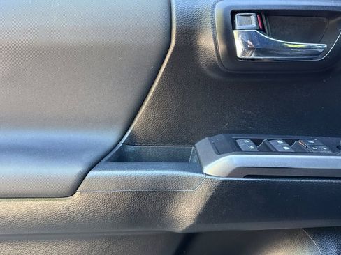 Used 2021 Toyota Tacoma TRD Sport AWD/4WD image 11