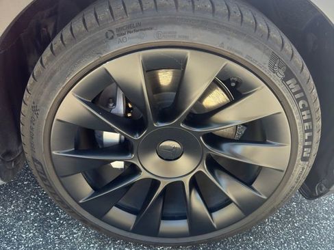 Used 2021 Tesla Model Y Long Range image 7