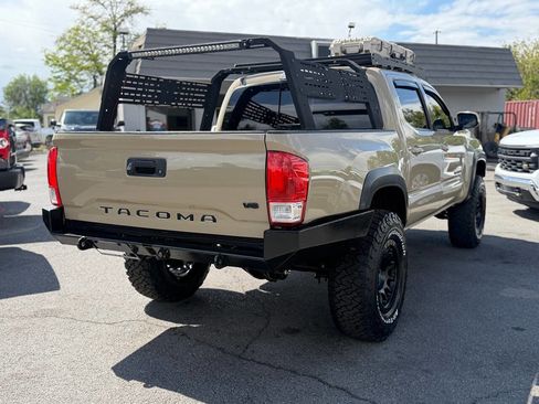 Used 2020 Toyota Tacoma TRD Off-Road w/ Technology Package AWD/4WD image 12