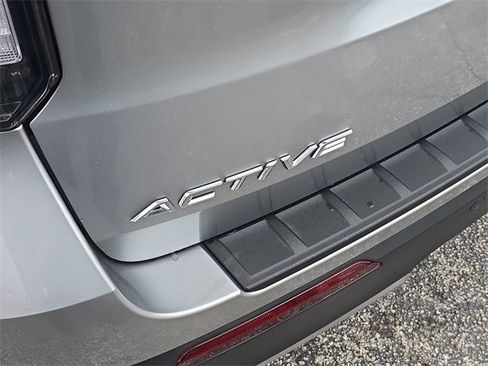 Used 2025 Ford Explorer Active w/ Active Comfort Package image 5